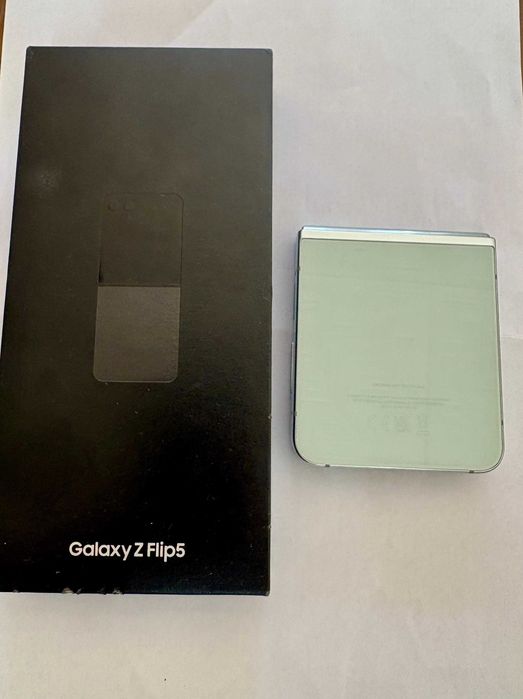 Samsung Z FLIP 5 5G impecabil culoare rara, verde mint 256 gb/ 8gb ram. schimb