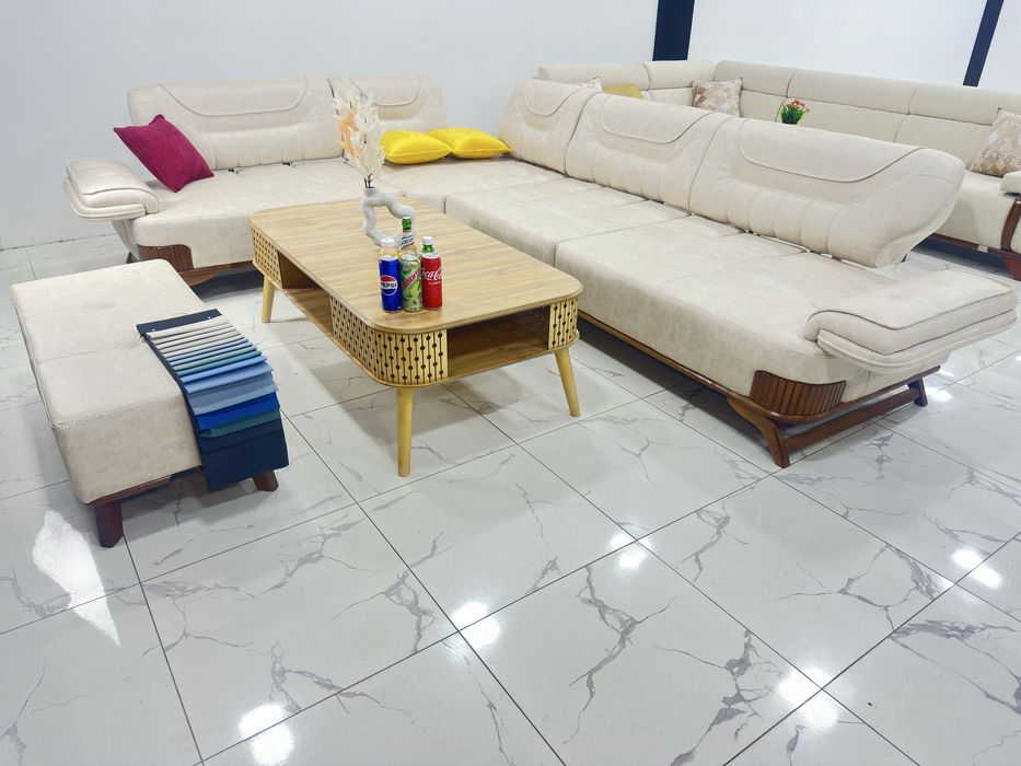 Ugoloq model : Karmen