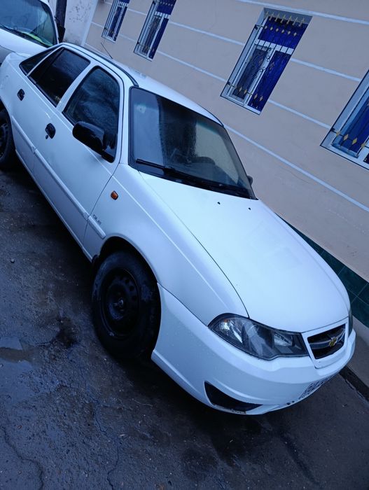 Nexia 2 1.6 sotiladi