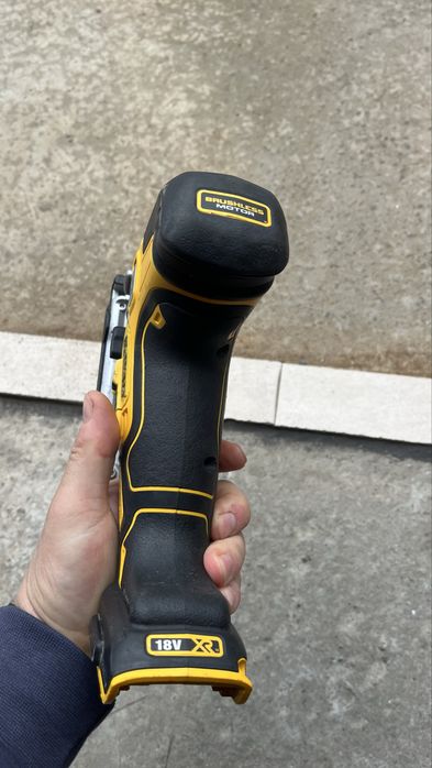 Vand Fierastrau pendular Dewalt DCS355