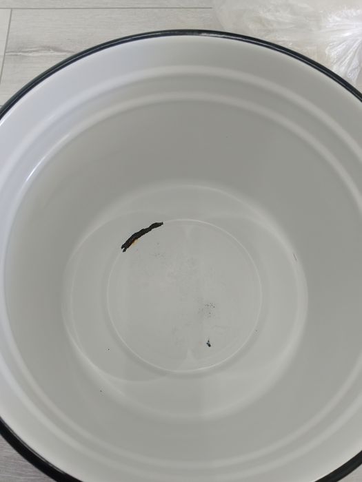 Продам эмалированную кастрюлю