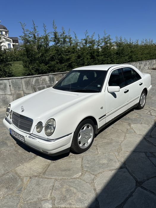 Mercedes- Benz E 300  3.0 D  automatic