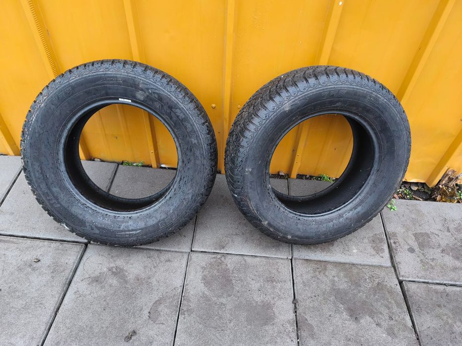 2 bucăți anvelope iarna 215 / 65/15