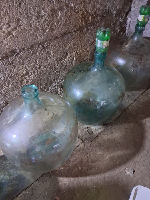 Vând 4 damigene sticlă pt vin