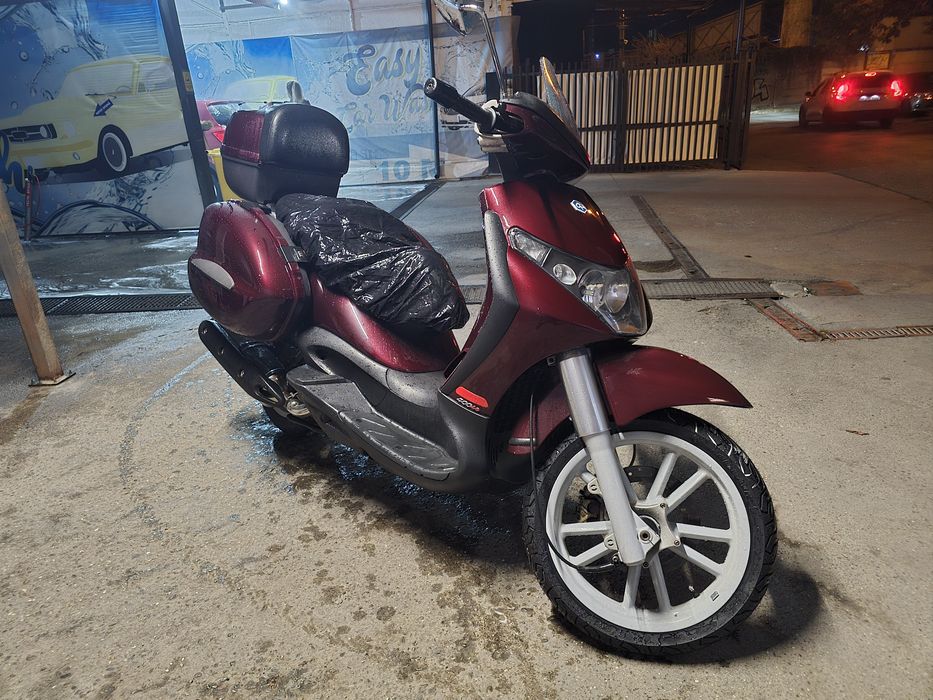 Piaggio Beverly 400ie, 41.000km, Topcase + 2 Sidecase