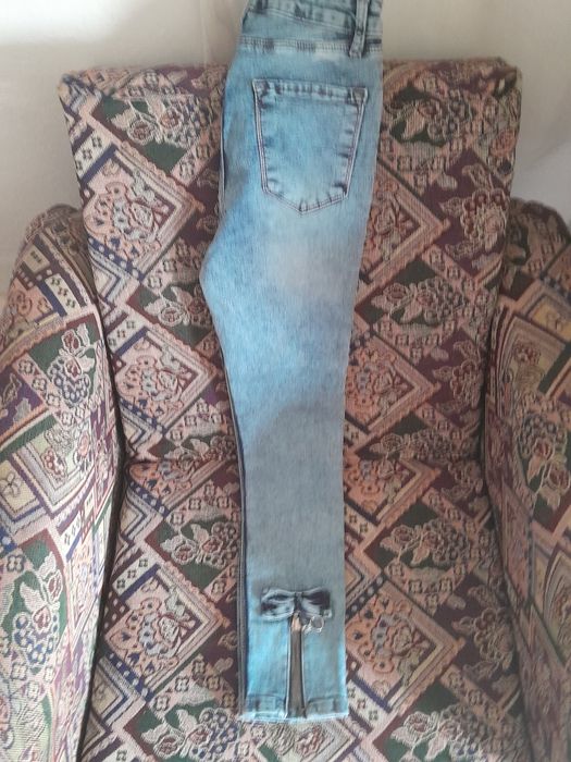 Blugi de vânzare