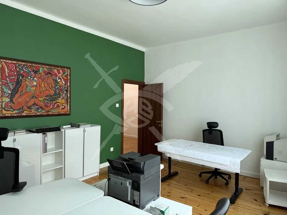 Дава се под наем Офис в София, Център - 100 кв.м за 1495.83 € - Снимка #1