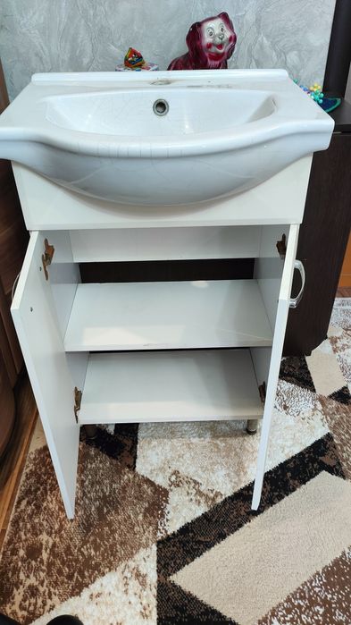 Умывальник с тумбой