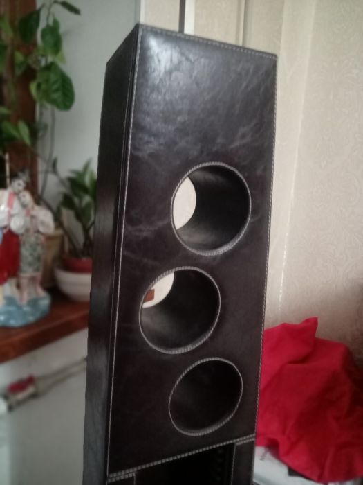 Торшер из натуральной кожи.