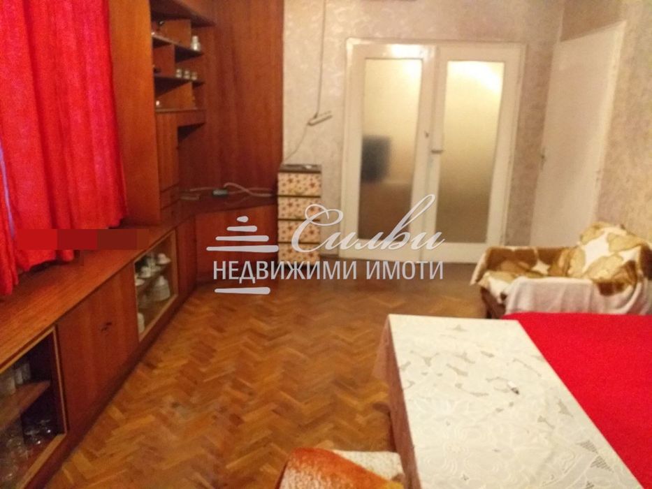 Продава се Четиристаен апартамент в Шумен, Томбул джамия - 125 кв.м за 1122 €/кв.м - Снимка #2