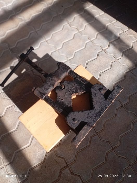 Продаются тиски слесарные