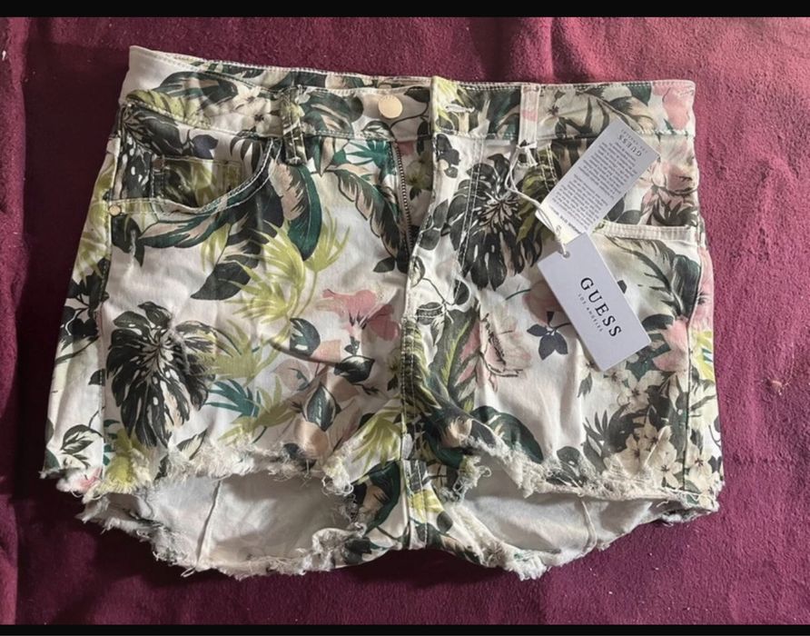Pantaloni scurti Guess