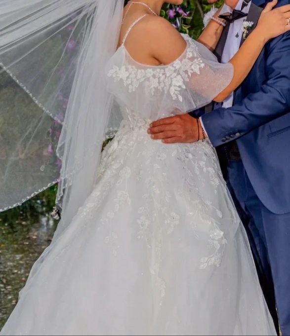 Булчинска рокля цвят шампанско