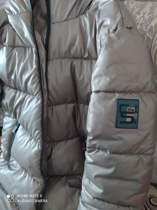 Продам куртку на девочку.