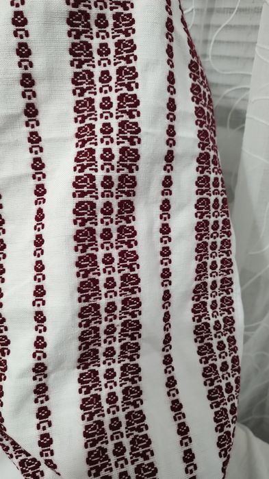 Ie tradițională cu motive florale țesute,zona Făgăraș