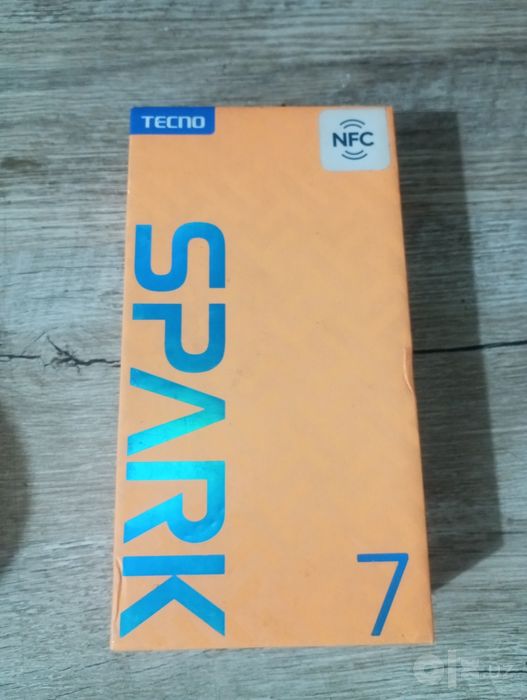 Телефон Techno Spark