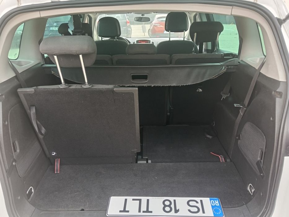 Vând Opel Zafira C