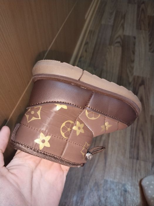 Продам детские дутики