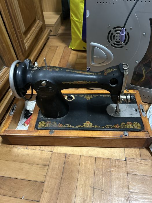 Masina de cusut de epoca