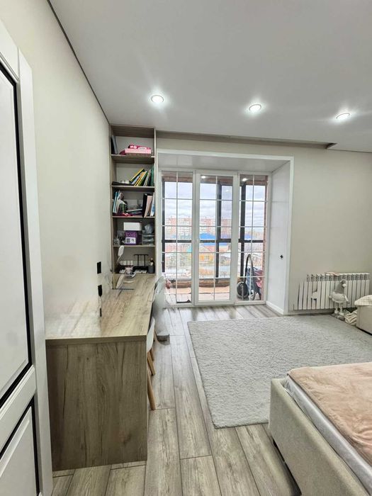 Продам евро 3-х ком., в Центре, район 8 школа
