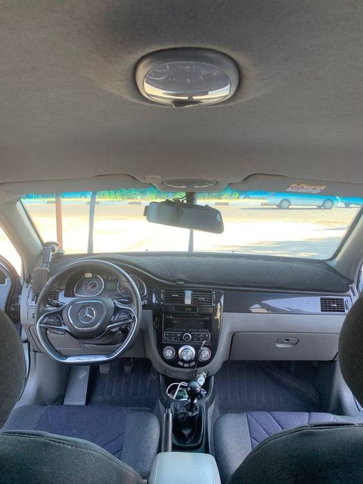 Mashina Juda yaxwi xolatda Logan odam baraka topib minadi