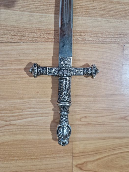 Spadă decorativă
