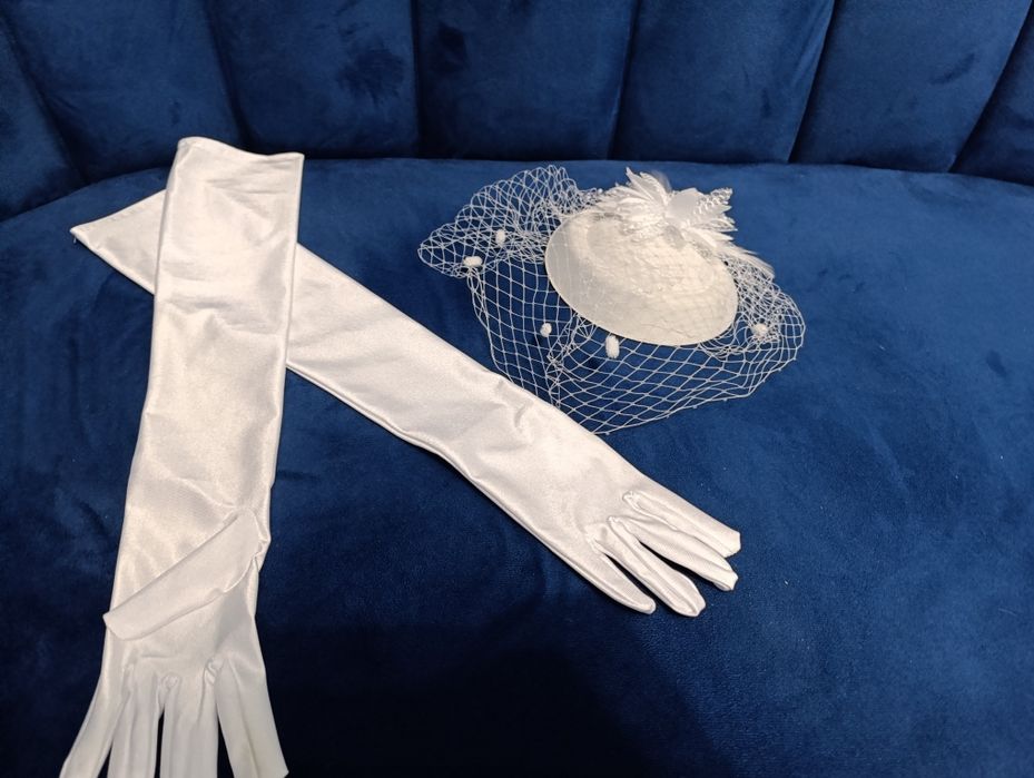 Белая гипюровая маска и перчатки