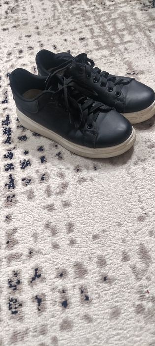 Kiyilgan oyoq kiyimlar