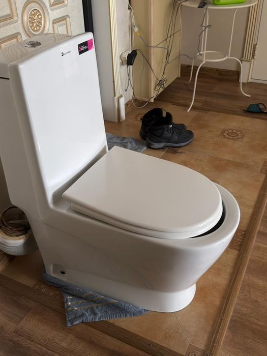 Продается унитаз б/у в хорошем состоянии