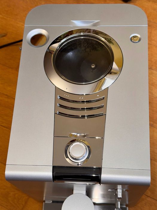 Jura ena 5 Кафеавтомат за дома и офиса.