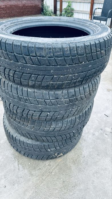 Покрышка почти новая