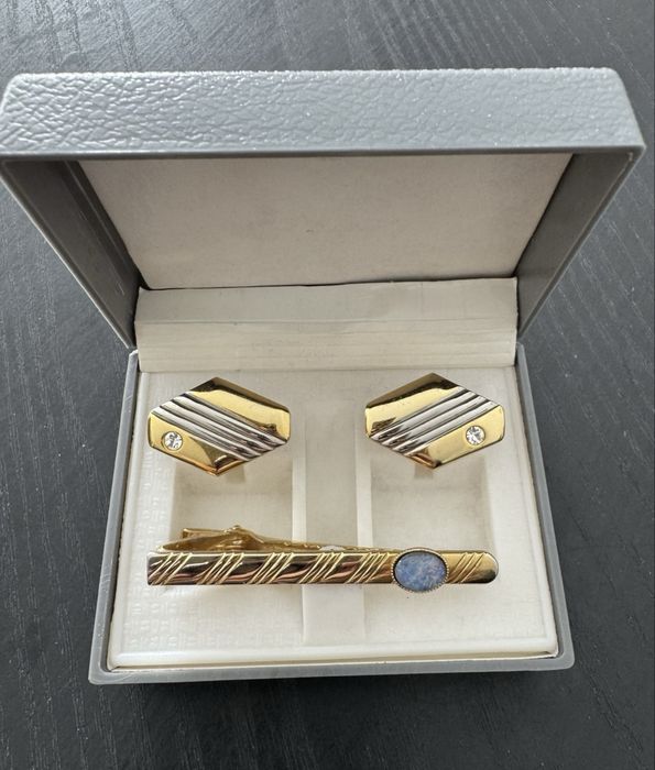 Красиви бижута; африкански амулет, ръкавели и игла