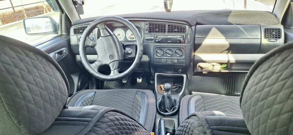 Гольф3  1993г  1.6