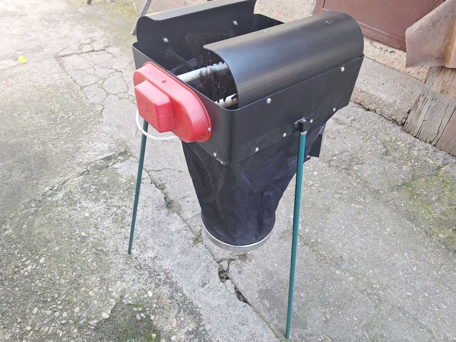 Suflator de rame cu perii (periator albine)