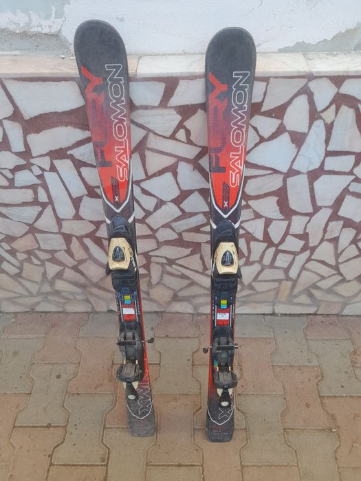 Vând schi cu clapare pentru copii