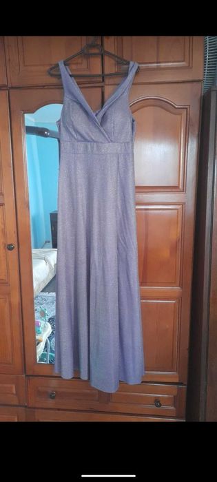 Продавам роклята си много добро състояние