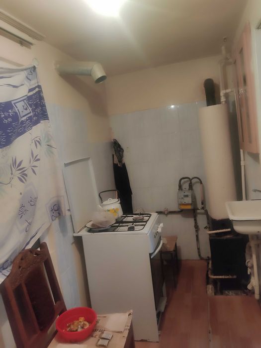 Срочно Марказда енида гиштдан 1 хонали 2 хонали килинган квартира