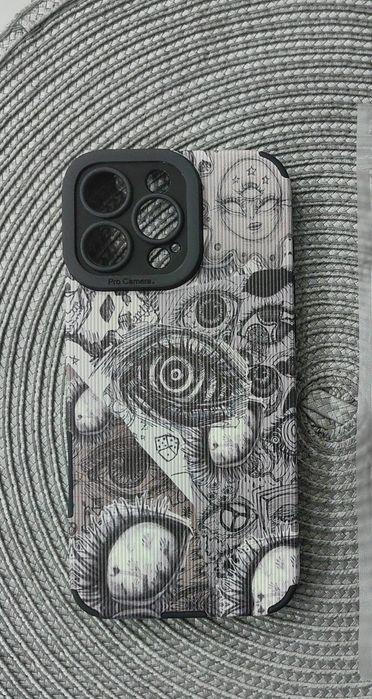 Продавам дизайнерски case за iphone 16 pro max