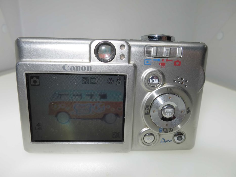 Canon IXUS 40 компактен фотоапарат цифрова камера работи отлично