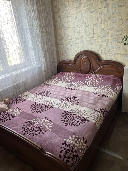 Двуспальняя кровать