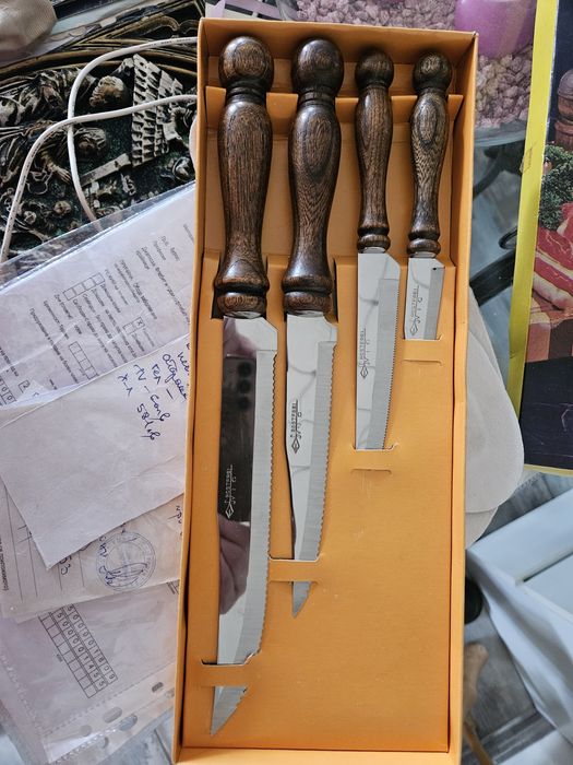 Продавам уникална серия ножове