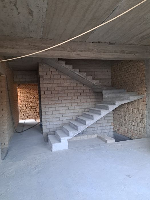 Уй сотилади келесда сантўрада