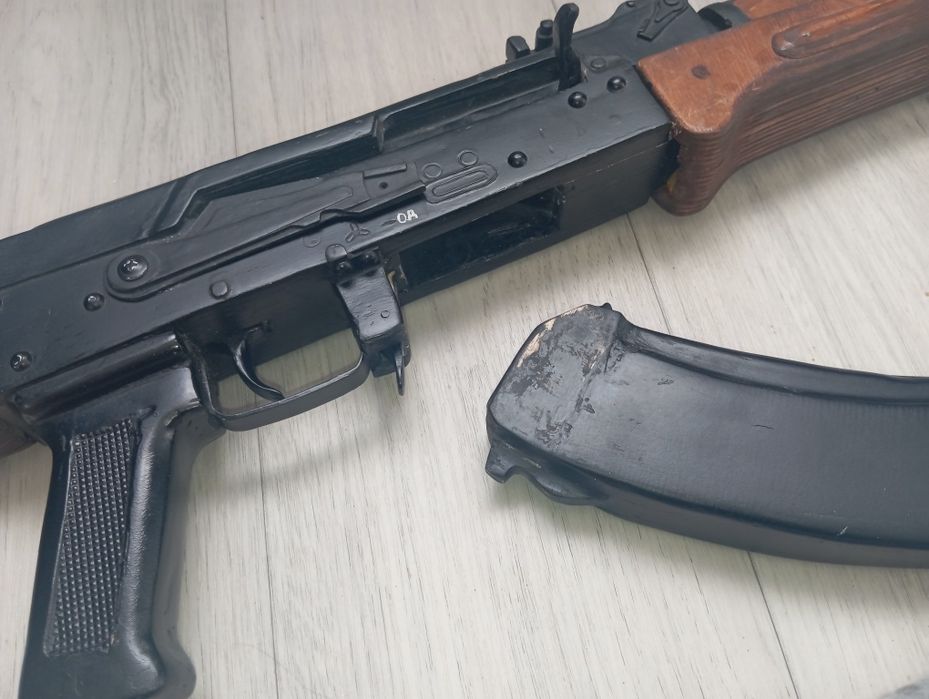 Продам игрушечный АК-74 из дерева