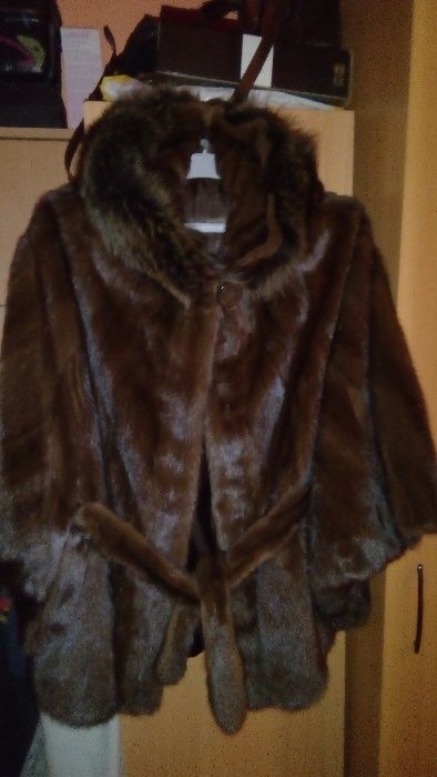 Vând haine blana naturala chinchila cu guler vulpe