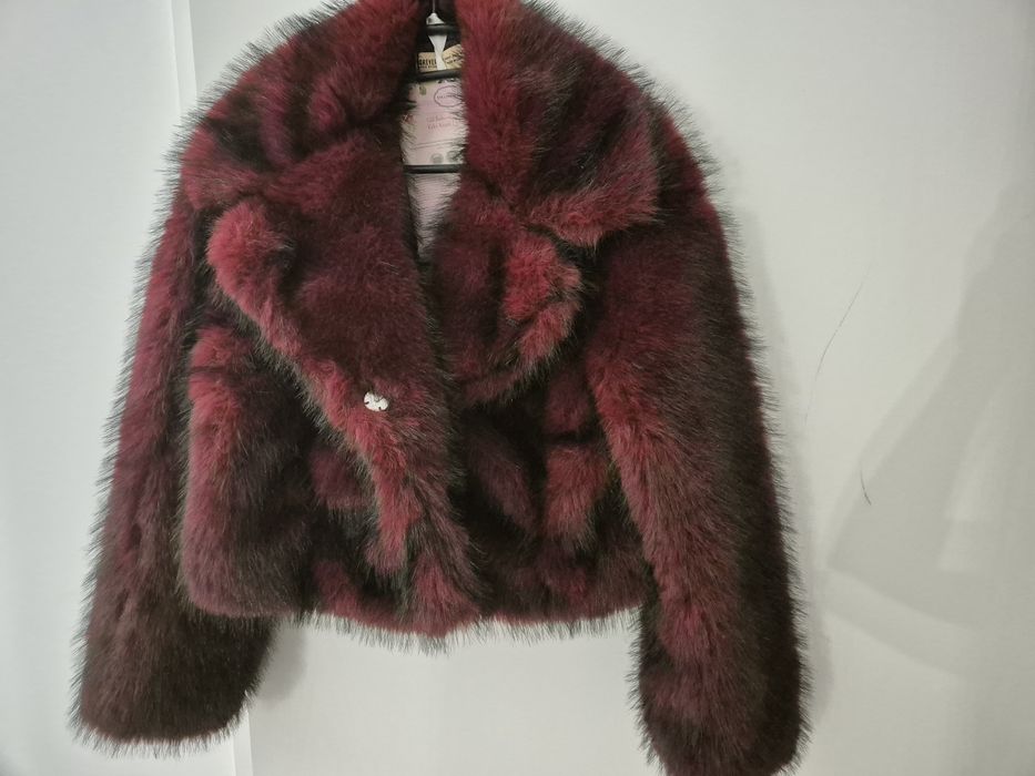 Haina de blana noua cu eticheta,  mărimea Xs, dar merge și la S-M