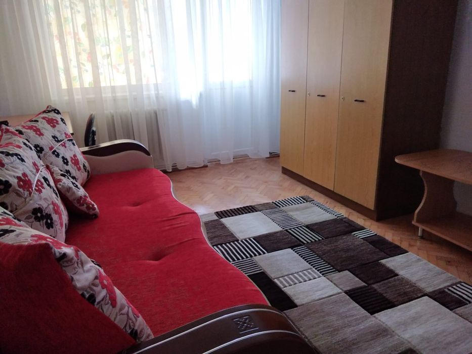 Inchiriez apartament