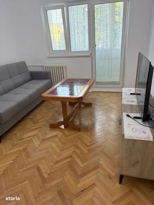 Inchiriez apartament 3 camere, decomandat -zona Vlaicu