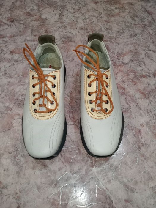 Продам кроссовки MBT