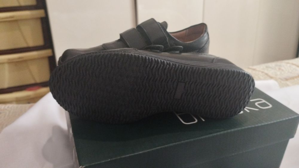 Продам школьный туфли