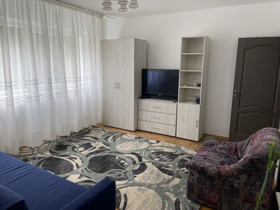 Inchiriez apartament